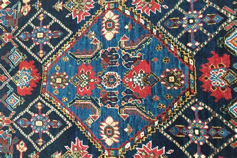  Textile Treasures: A Journey Through Persian Carpet Design and History!